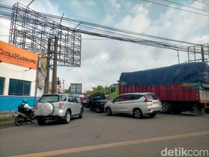 Kawasan Sepanjang Macet Total