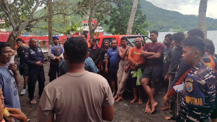 11 Kru KM Rajawali Perkasa 103 yang tenggelam di Maluku Tengah, berhasil dievakuasi selamat.