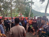 Video Kapal Nelayan Tenggelam Dihantam Ombak di Maluku Tengah