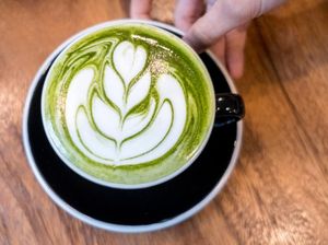 Matcha vs Kopi, Mana yang Lebih Kuat Dongkrak Energi?