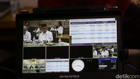 Abdul Muti memberikan penjelasan di hadapan ketua dan anggota Komite III DPD.