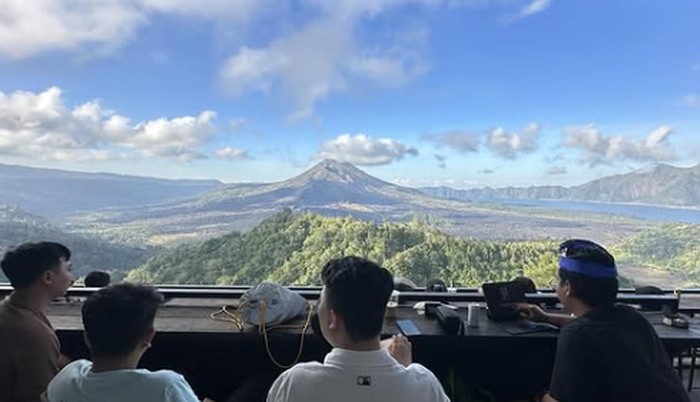 Keren! 5 Minimarket Ini Viral Gegara Punya Pemandangan Indah