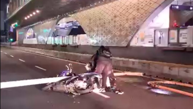7 Fakta Mobil Supra Hilang Kendali Dekat HI hingga Celaka