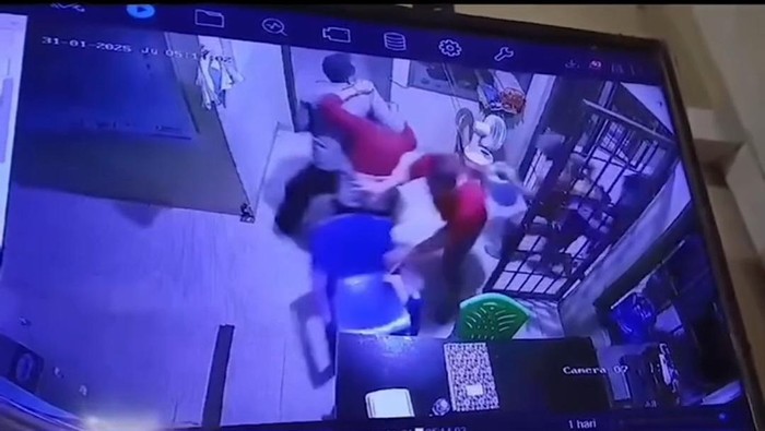 Momen tahanan Polres Parimo kabur dari sel.
