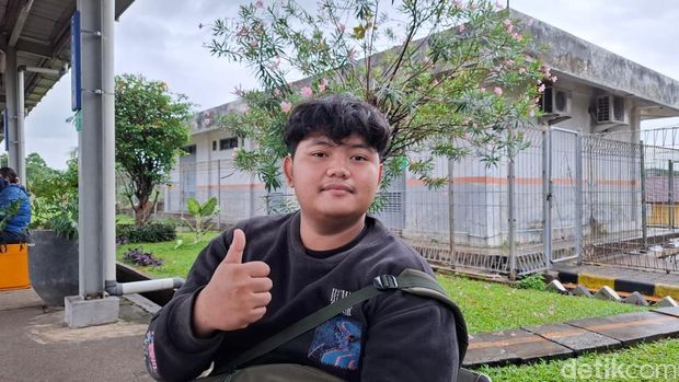 Nathan (18), penumpang KRL