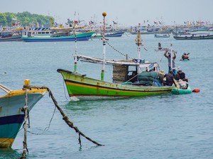 Cuaca Buruk Terjang Laut Utara Jatim, Nelayan Probolinggo 4 Hari Tak Melaut