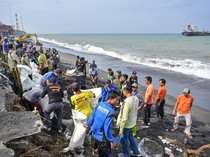 Tanggul Penahan Ombak Cegah Abrasi di Ampenan
