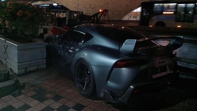 7 Fakta Mobil Supra Hilang Kendali Dekat HI hingga Celaka