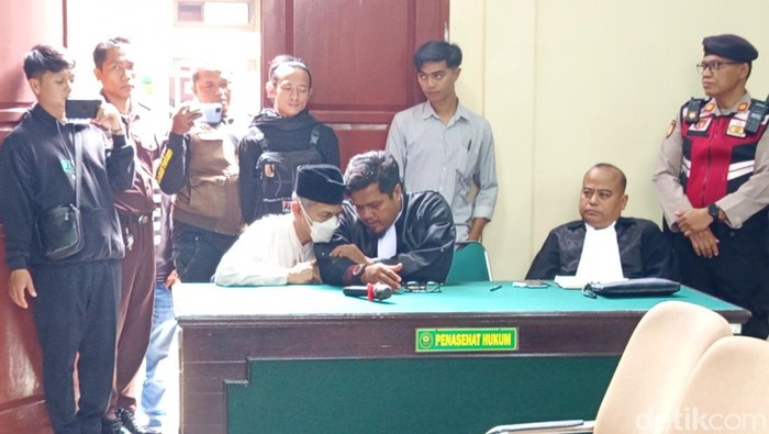 Pengasuh ponpes cabul di Magelang, Ahmad Labib, dijatuhi vonis 15 tahun bui, Senin (3/2/2025).