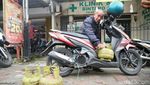 Pengecer Tak Lagi Jual LPG 3 Kg, Warga Antre di Agen