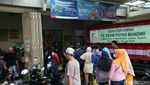 Pengecer Tak Lagi Jual LPG 3 Kg, Warga Antre di Agen