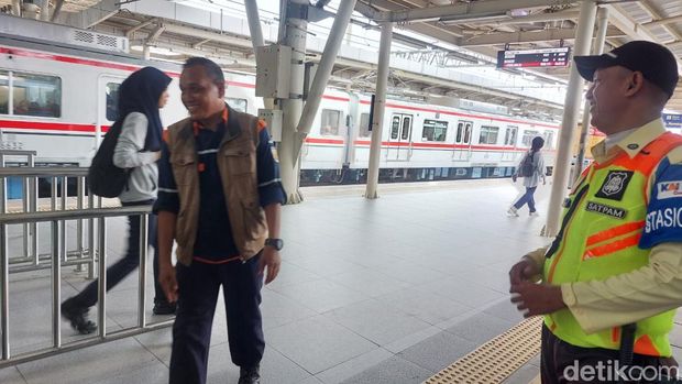 Perubahan jadwal KRL Jabodetabek sudah diterapkan sejak 1 Februari. Begini suasana di Stasiun Manggarai (Rumondang/detikcom)