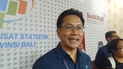 Plt Kepala BPS Bali, Kadek Agus Wirawan, ketika ditemui di kantornya, Senin (3/2/2025). (Karsiani Putri/detikBali)