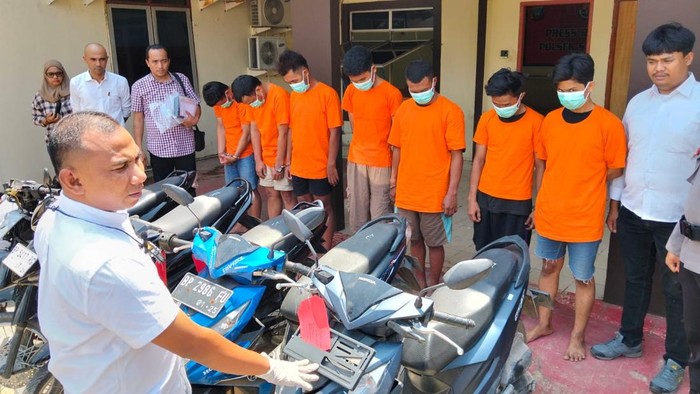 Polisi tangkap 5 pelaku pencurian sepeda motor di Batam.(Dok Polsek Sagulung)
