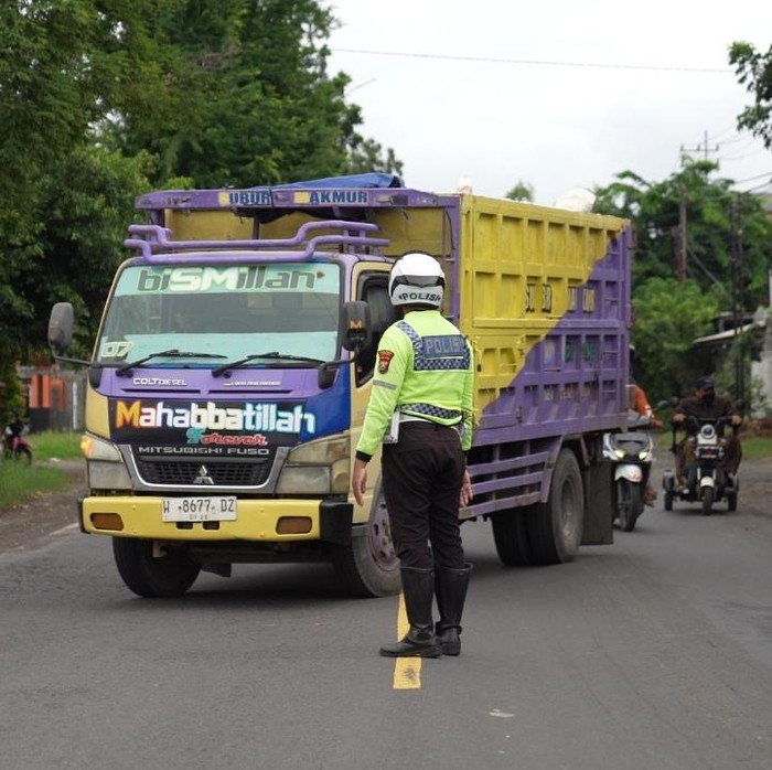 Polres Gresik Batasi Jam Operasional Angkutan Barang Cegah Kecelakaan