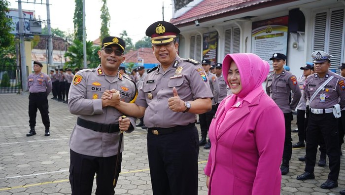 Kapolres Probolinggo Kota AKBP Oki Ahadian bersama Kapolsek Kademangan AKBPEko Hari Suprapto