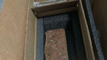 Order GPU malah dapat batu bata. Nasib, nasib. Foto: Raisenberglll via Bored Panda