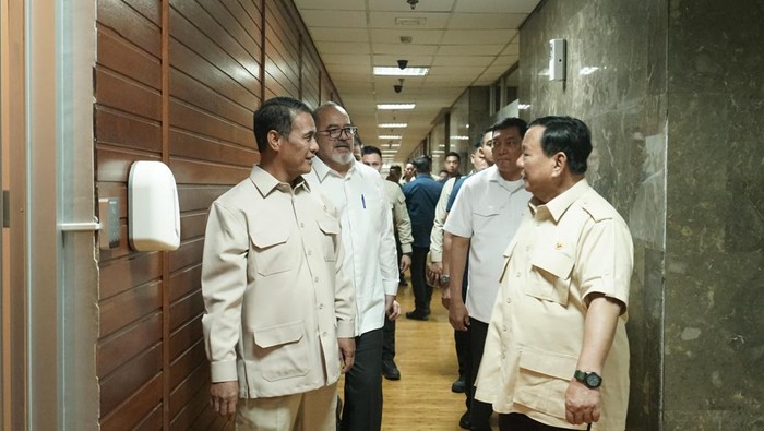Prabowo Datangi Kantor Mentan Amran, Bahas Apa?