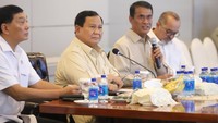 Presiden Prabowo juga menegaskan komitmen pemerintah dalam meningkatkan kesejahteraan petani sebagai produsen utama pangan. Pemerintah RI telah menetapkan Harga Pembelian Pemerintah (HPP) untuk gabah kering panen sebesar Rp6.500 per kilogram.“Saya siap keluarkan Peraturan Pemerintah (PP). Saya tidak main-main. Ini adalah masalah kebangsaan. Pengusaha harus untung, tapi tidak boleh seenaknya. Semua pihak harus menang, mulai dari produsen, petani, pengusaha, hingga konsumen,” tambahnya./Foto: Dok Humas Kementerian Pertanian