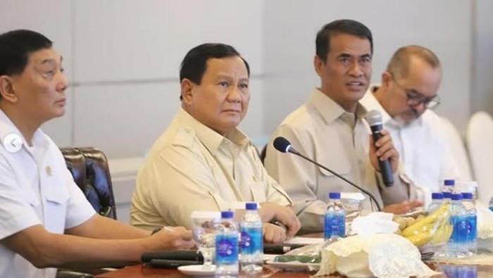 Prabowo saat sidak dan ikut rapat di Kementan (dok. Instagram Mentan Amran Sulaiman)