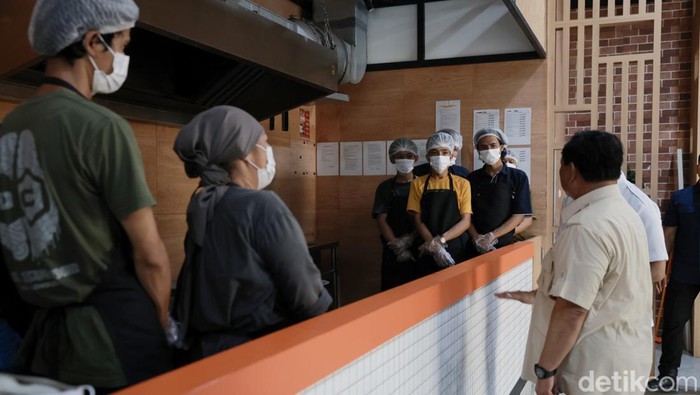 Prabowo sidak dapur Makan Bergizi Gratis