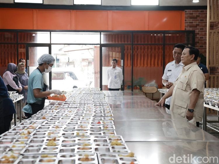 Prabowo Turun Gunung Cek Dapur Makan Bergizi Gratis