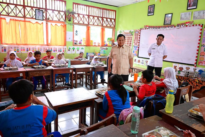 Prabowo Tinjau MBG Prabowo Tinjau MBG