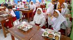 Antusiasme Anak TK dan SD Jaktim Saat Prabowo Kunjungi Makan Bergizi Gratis