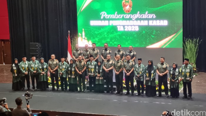 Prosesi pemberangkatan jemaah umrah TNI AD secara simbolik di Balai Kartini, Jakrta, 3 Februari 2025. (Taufiq Syarifudin/detikcom)