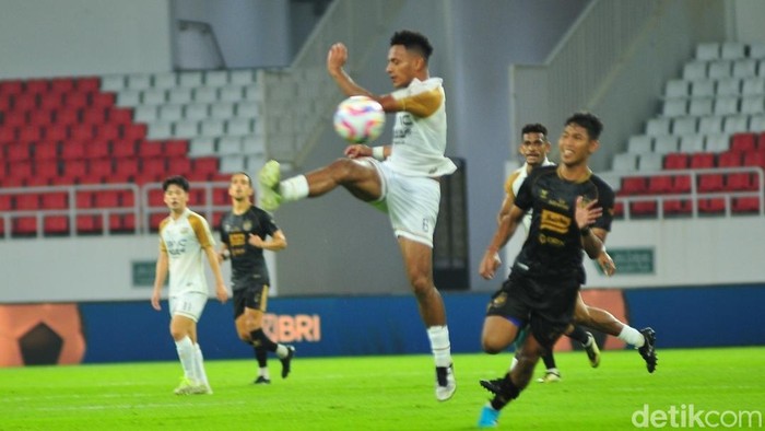 Duel PSIS Semarang versus Dewa United di Stadion Jatidiri Semarang, Senin (3/2/2025) malam.