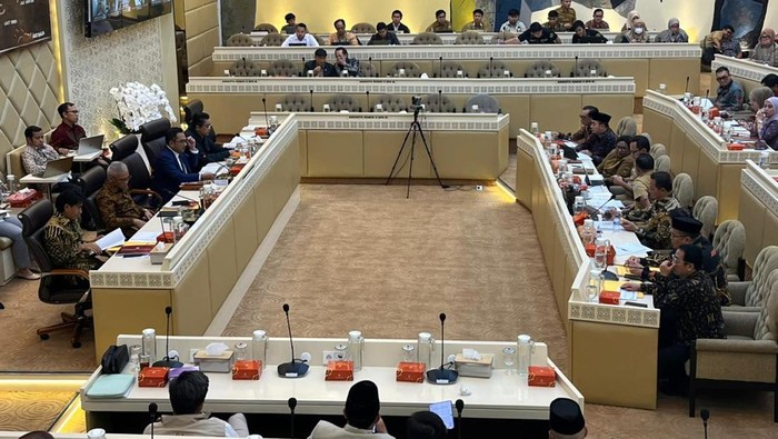 Raker KPU dengan Komisi II DPR RI