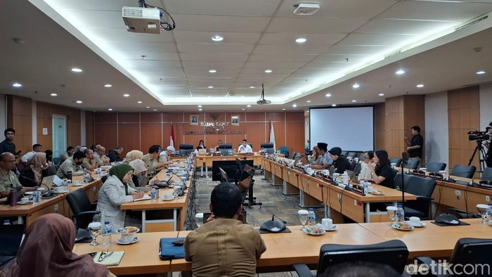 Rapat Komisi E DPRD Jakarta di Gedung DPRD DKI pada Senin (3/2). (Brigitta/detikcom)