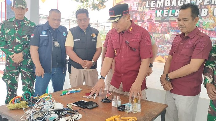 Razia gabungan di Lapas Kayuagung.