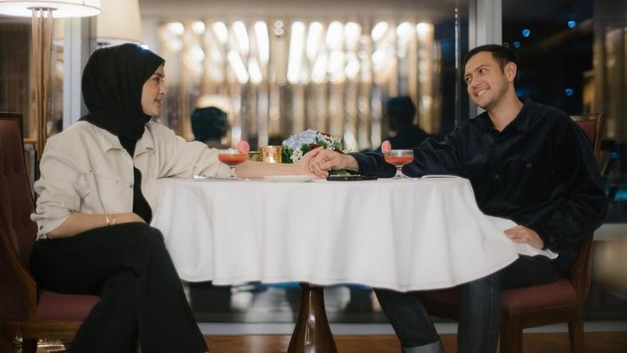 Romantisnya Rifky Balweel dan Biby Alraen saat Ngafe dan Dinner