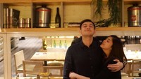 Pernikahan Rifky Balweel dan Biby Alraen sudah berjalan 7 tahun. Mereka mengatakan bahwa kunci hubungannya awet adalah komunikasi. Foto: Instagram/Rifky Balweel