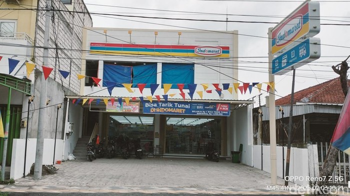 Salah satu minimarket di Bojonegoro yang tidak berizin alias bodong.