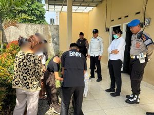 DJ dan Pasutri Ditangkap Polisi-BNN Saat Razia Kos-kosan di Mataram