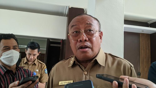 Sekda NTB, Lalu Gita Ariadi, saat diwawancarai di Kantor Gubernur NTB, Senin (3/2/2025). (Ahmad Viqi/detikBali)