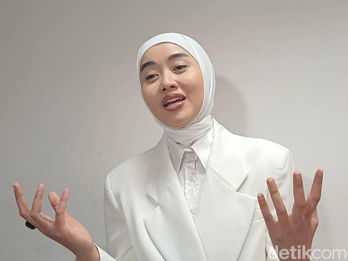 Selfi Nafilah berhijab
