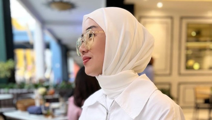 Selfi Nafilah berhijab.