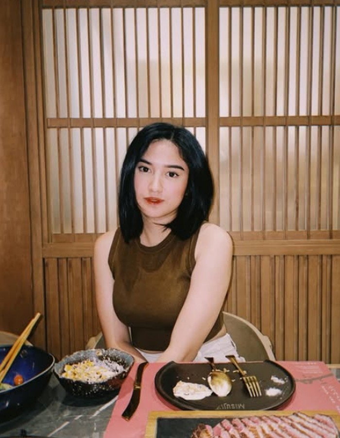 Serunya Ochi Rosdiana Makan Cilok dan Masak Nasi Goreng Serunya Ochi Rosdiana Makan Cilok dan Masak Nasi Goreng
