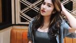 Gaya Kece Ochi Rosdiana Makan Cilok dan Masak Nasi Goreng