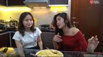 Gaya Kece Ochi Rosdiana Makan Cilok dan Masak Nasi Goreng
