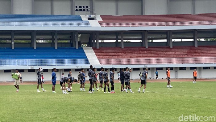 Sesi latihan PSIM Jogja di Stadion Mandala Krida, Kota Jogja, Senin (3/2/2025).