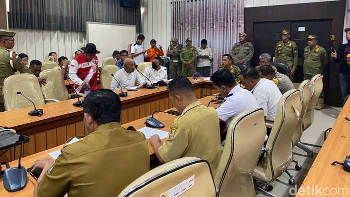 Sopir truk geruduk DPRD Jember