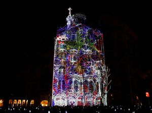 Video Melihat Pertunjukan Video Mapping yang Memukau di Barcelona