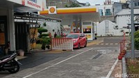Meski begitu, ia menegaskan sejumlah SPBU Shell yang tidak memiliki stok BBM ini masih tetap beroperasi untuk memberikan layanan service kendaraan dan minimarket. Seperti yang dilakukan oleh SPBU Shell Jl. Salemba Raya.  