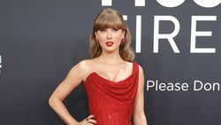 Taylor Swift Diminta Munduran Dikit, Terkenalnya Kelewatan!