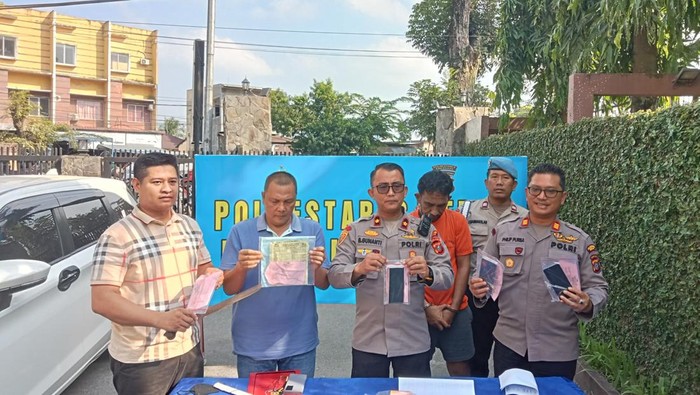Teka foto: Kapolsek Sunggal Kompol Bambang saat merilis kasus pengancaman dan perampokan korban JSR. (Foto: Istimewa)