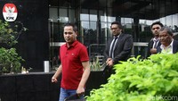 Kasus suap ini berawal dari operasi tangkap tangan (OTT) KPK pada 2020. KPK kemudian menetapkan Wahyu Setiawan yang saat itu Komisioner KPU RI, orang kepercayaan Wahyu bernama Agustiani Tio, pihak swasta bernama Saeful, dan Harun Masiku selaku caleg PDIP pada Pileg 2019 sebagai tersangka. 